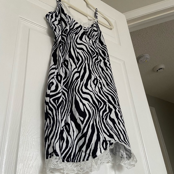 Zebra Print Lace Trim Dress - Picture 10 of 10